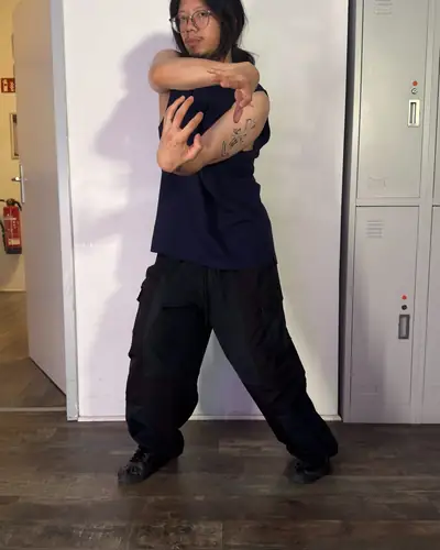 Sora, Waving Coach bei Elite Dance Studio