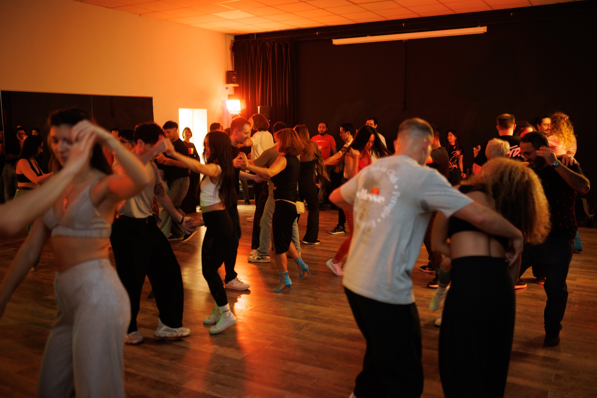 Socials, Workshops und Partys bei Elite Dance Studio